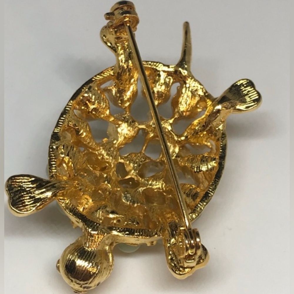Jade Beaded Shell Turtle Brooch - Picture 4 of 8